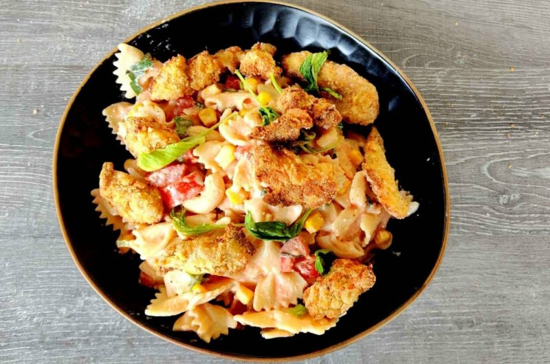 Těstovinový salát s kuřecími nugetami