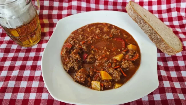 Gulášová polévka