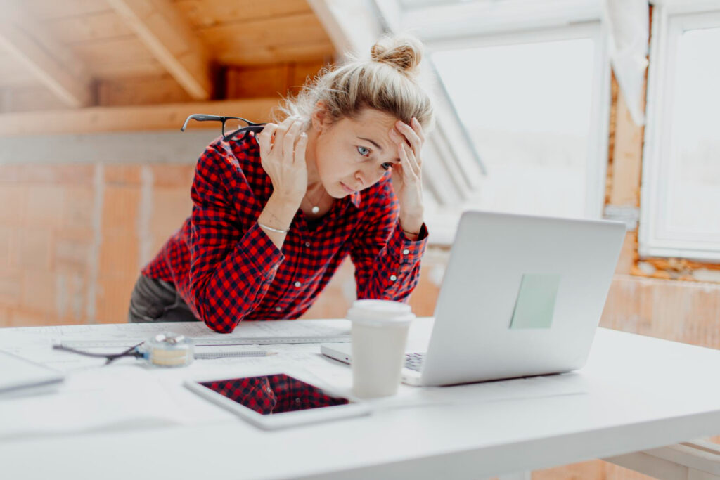 Přesčas a přepracovaný zaměstnanec